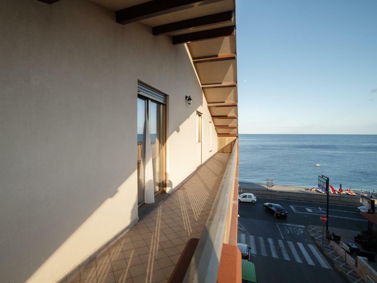 Marina Di Savoca Santa Teresa Di Riva Exterior foto