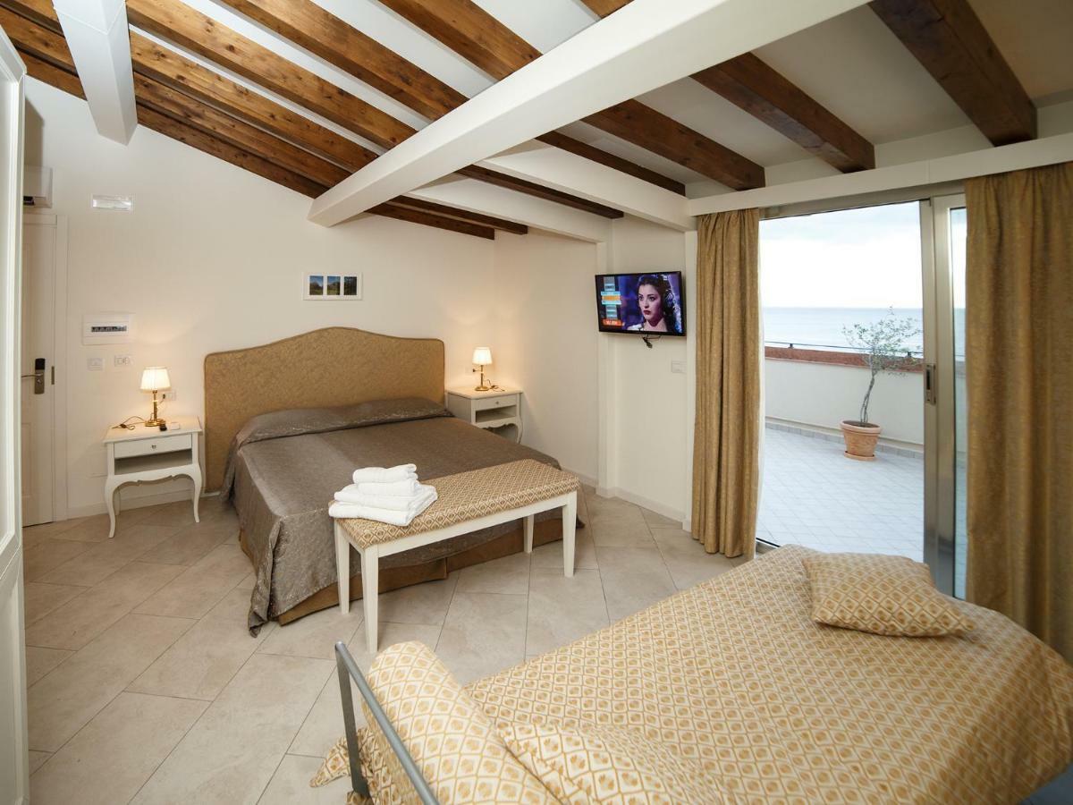 Marina Di Savoca Santa Teresa Di Riva Exterior foto